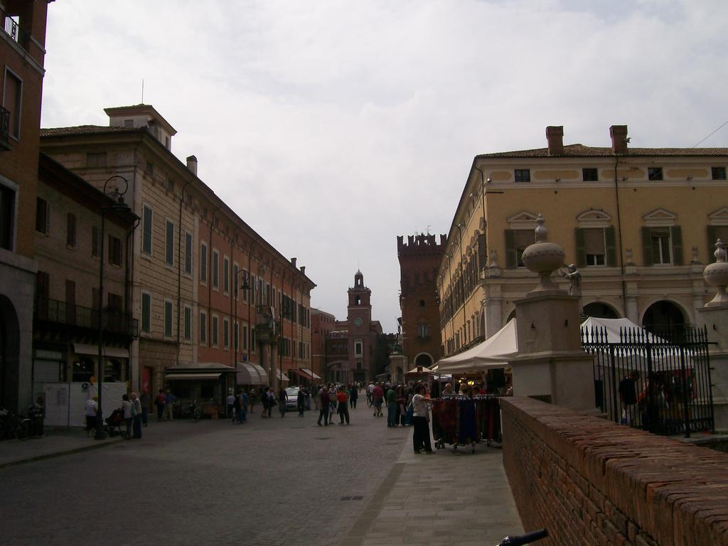 Be Happy Appartement Ferrara Buitenkant foto
